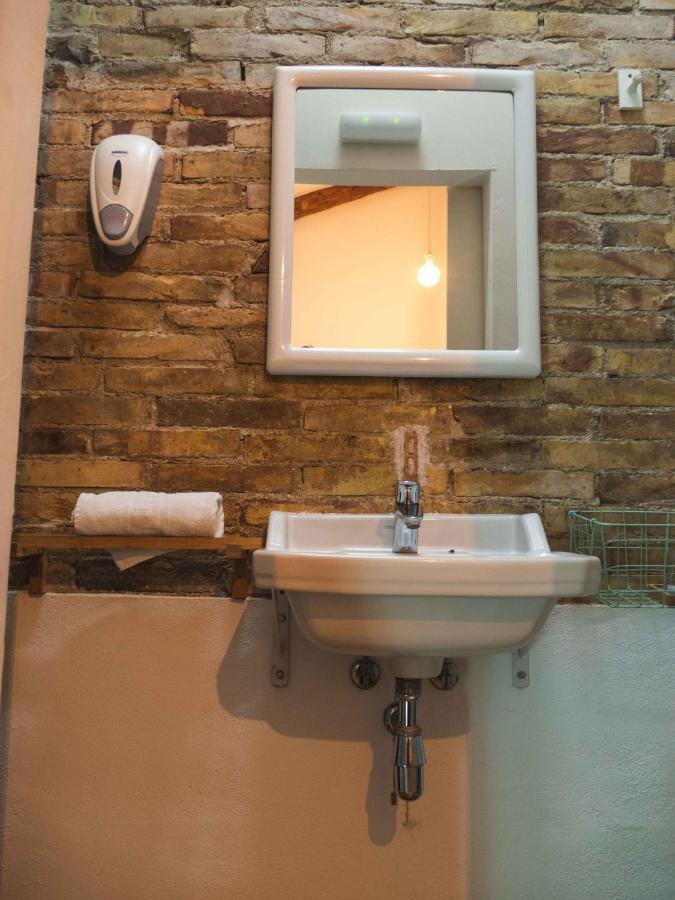 Hostal Cling 43 Deltebre Exterior foto